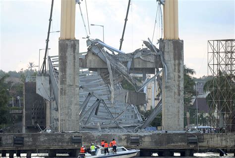 ponte crollato nave